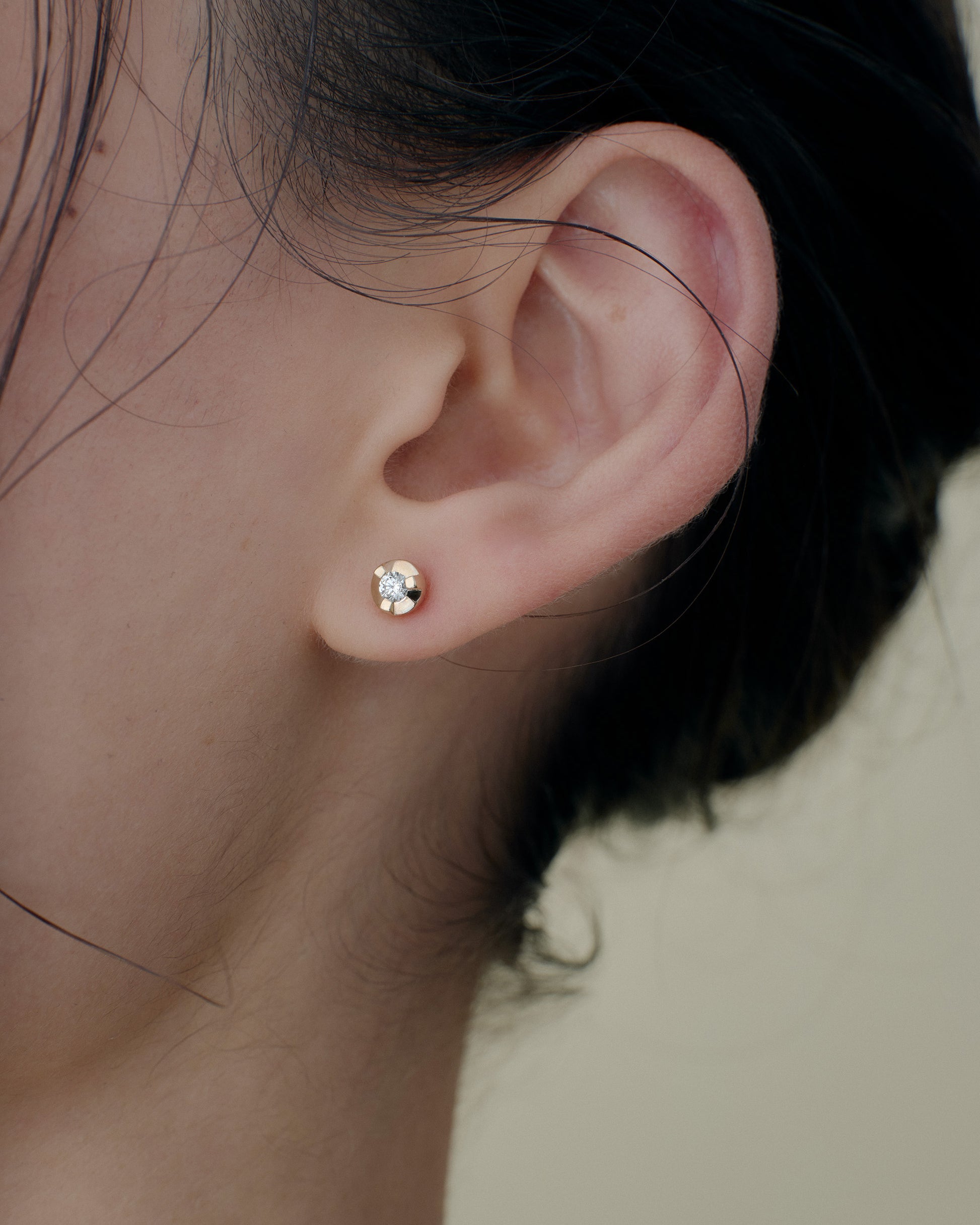 /612 Round Diamond Earring