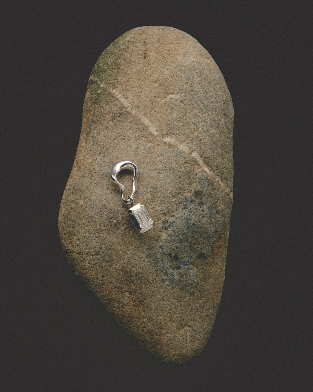 /655 Link with Emerald Diamond